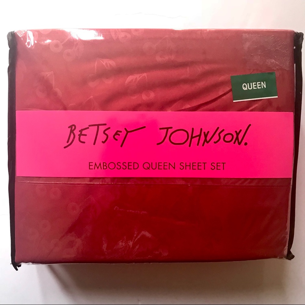 Betsey Johnson Embossed Red Cherry Queen Sheets🍒 - Picture 7 of 8